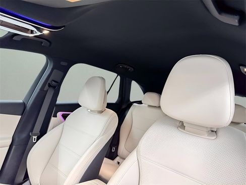 Used 2025 Mercedes-Benz GLC 300 image 18