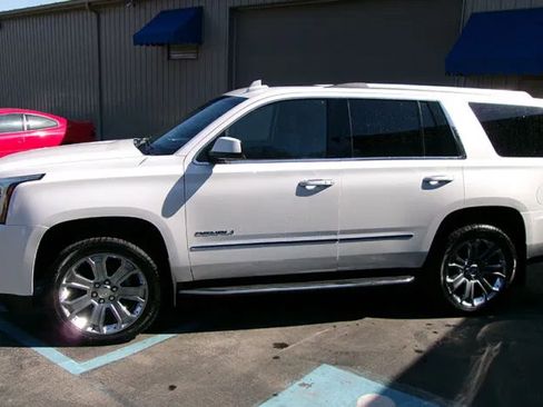 Used 2017 GMC Yukon Denali w/ Open Road Package AWD/4WD image 3
