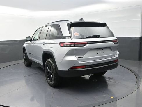 New 2025 Jeep Grand Cherokee Altitude image 7