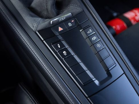 Certified 2022 Porsche 718 Cayman RWD image 29