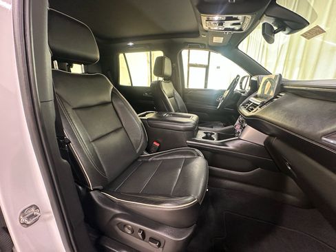 Certified 2021 GMC Yukon SLT w/ SLT Luxury Plus Package AWD/4WD image 16
