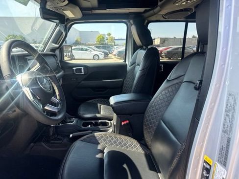 Used 2023 Jeep Wrangler Unlimited Sahara AWD/4WD image 9