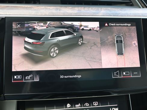 Used 2019 Audi e-tron Premium Plus image 58