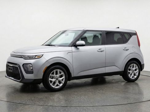 Used 2025 Kia Soul LX w/ LX Technology Package image 3