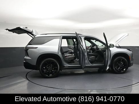 Used 2024 Chevrolet Traverse RS w/ LPO, Floor Liner Package AWD/4WD image 36