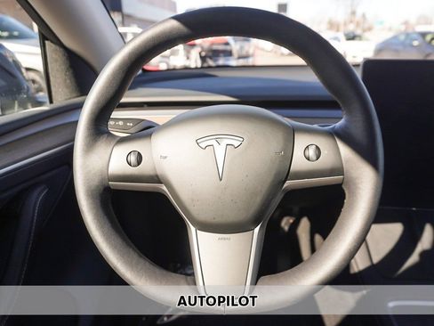 Used 2023 Tesla Model Y Long Range image 3