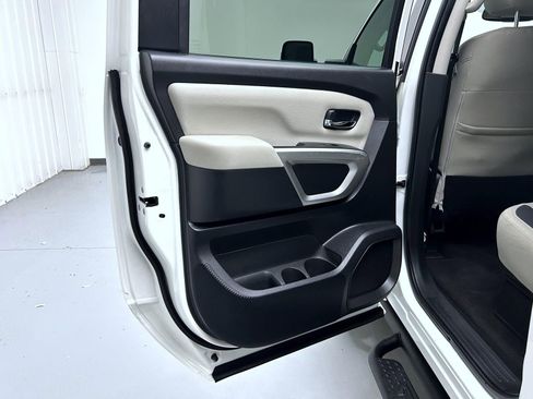 Used 2021 Nissan Titan SV w/ SV Convenience Package AWD/4WD image 20
