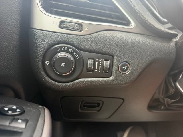 Used 2019 Jeep Cherokee Limited AWD/4WD image 14