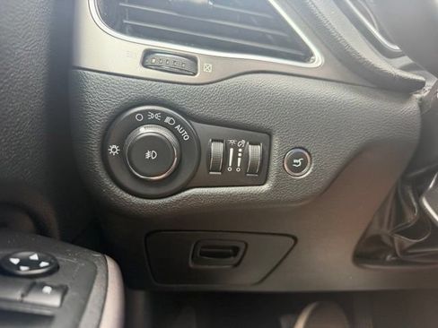 Used 2019 Jeep Cherokee Limited AWD/4WD image 14