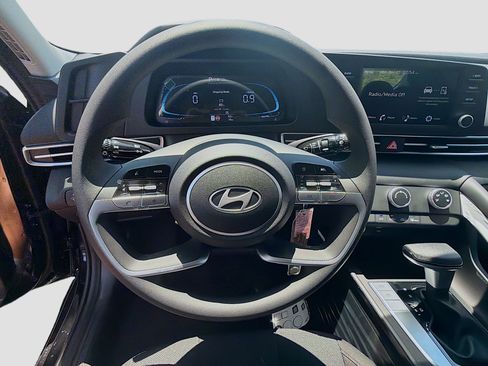 New 2026 Hyundai Elantra SE FWD image 8