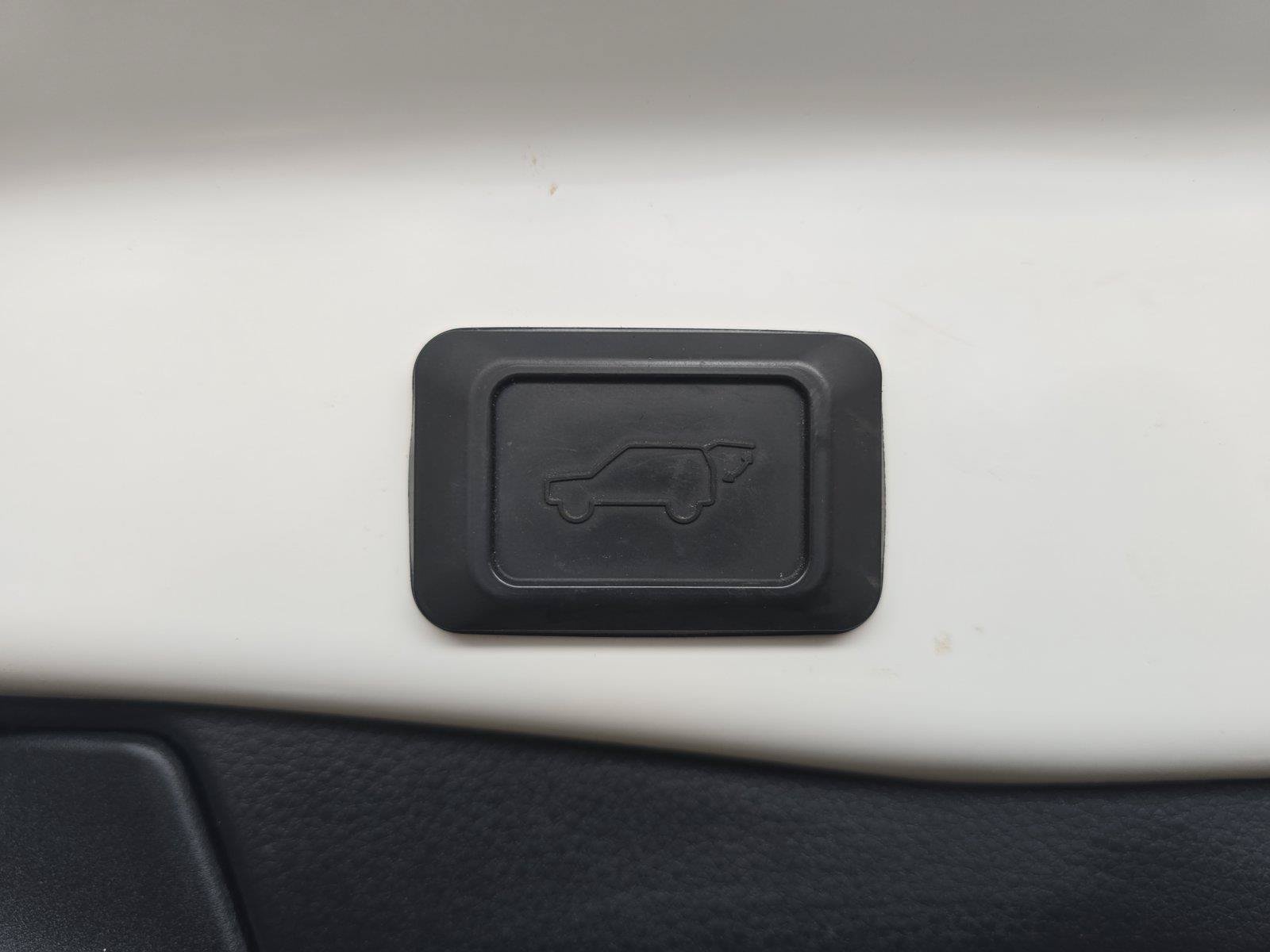 Used 2019 Toyota RAV4 XLE Premium w/ Cold Weather Package AWD/4WD image 24