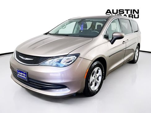 Used 2017 Chrysler Pacifica LX w/ Tire & Wheel Group FWD image 3