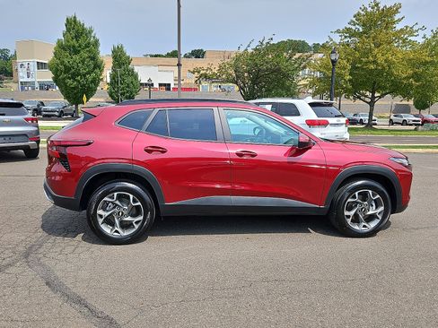 Used 2025 Chevrolet Trax LT w/ Driver Confidence Package FWD image 7
