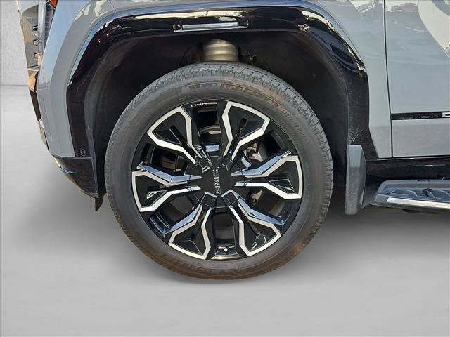 Used 2024 GMC Sierra EV Denali AWD/4WD image 19
