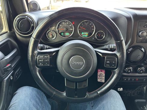 Used 2012 Jeep Wrangler Unlimited Sahara AWD/4WD image 11