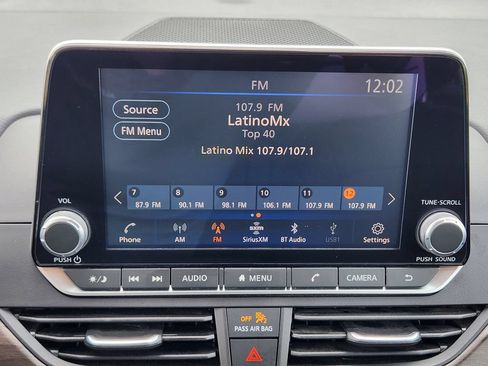 Used 2025 Nissan Altima 2.5 SV FWD image 17