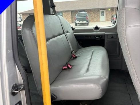 Used 2009 Ford E-350 and Econoline 350 XLT RWD image 26