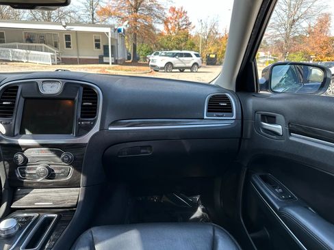 Used 2016 Chrysler 300 Limited image 23
