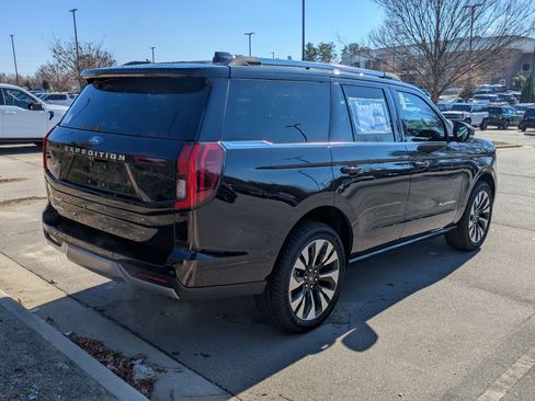 New 2025 Ford Expedition Platinum w/ Driver's Package image 4