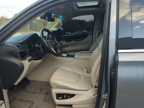 Used 2018 Cadillac Escalade Luxury image 16
