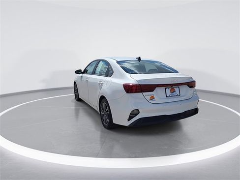 Used 2023 Kia Forte LXS image 7