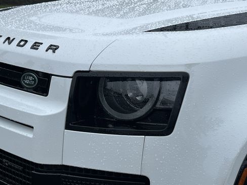 Certified 2023 Land Rover Defender 110 X-Dynamic SE AWD/4WD image 12