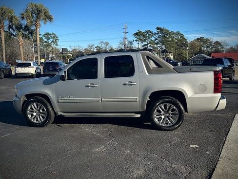 Used 2011 Chevrolet Avalanche LT w/ Luxury Package image 3