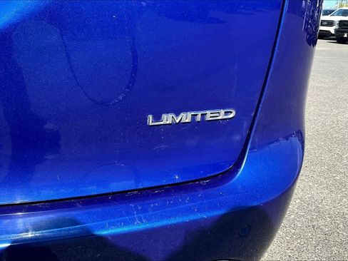 Used 2020 Chrysler Pacifica Limited FWD image 7