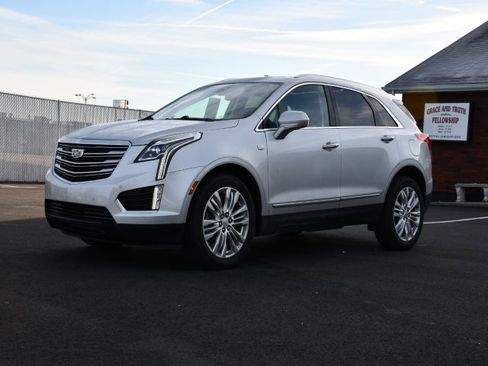 Used 2017 Cadillac XT5 Premium Luxury image 3