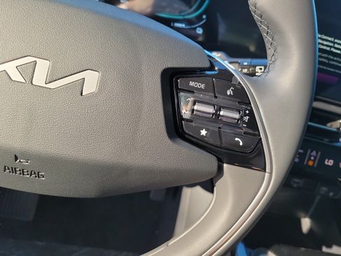 New 2026 Kia Niro EX FWD image 24