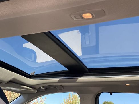 Used 2021 Nissan Rogue SV w/ Premium Package image 17