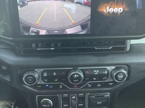 Certified 2024 Jeep Wrangler Unlimited AWD/4WD image 23