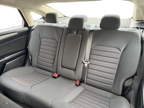 Used 2020 Ford Fusion SE image 11