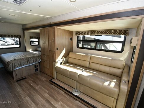 Used 2018 Mercedes-Benz Sprinter 3500 image 4