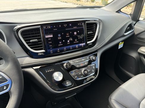 New 2027 Chrysler Pacifica Select FWD image 36