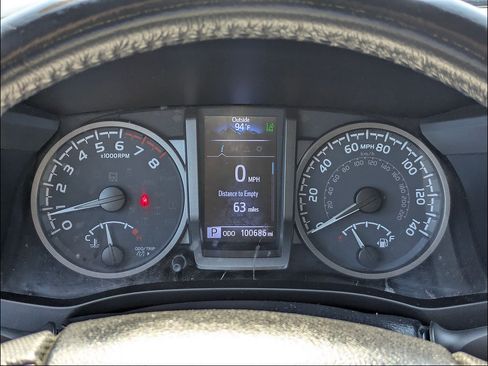 Used 2021 Toyota Tacoma TRD Off-Road AWD/4WD image 19