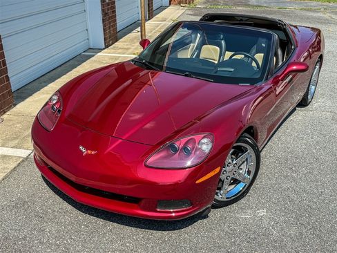 Used 2007 Chevrolet Corvette Coupe w/ Preferred Equipment Group RWD image 10