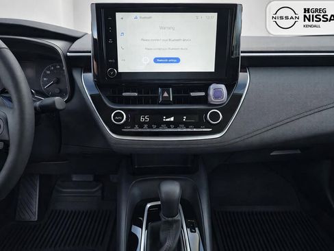 Used 2025 Toyota Corolla LE image 9