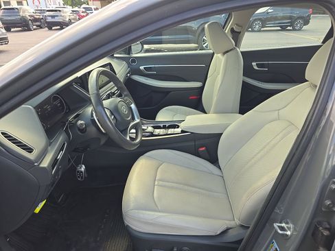 Used 2022 Hyundai Sonata Limited w/ Winter Weather Package FWD image 3