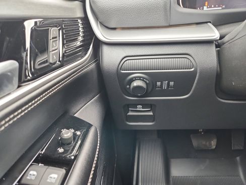 New 2026 Jeep Grand Wagoneer 4WD image 18