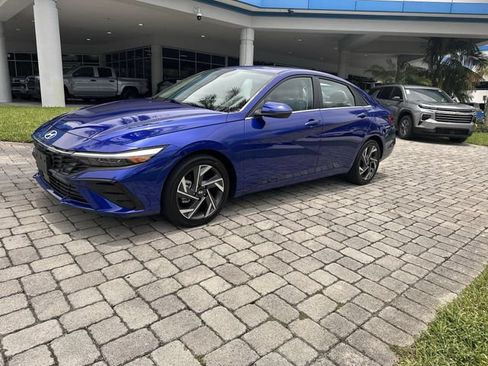 Used 2025 Hyundai Elantra Limited FWD image 21