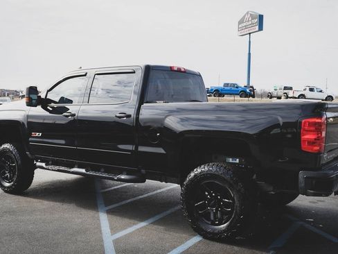 Used 2018 Chevrolet Silverado 2500 LT w/ Midnight Edition image 26