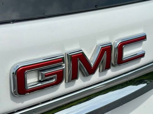 Used 2023 GMC Terrain SLT w/ Tech Package FWD image 16