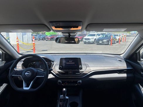Used 2025 Nissan Altima 2.5 SV FWD image 33
