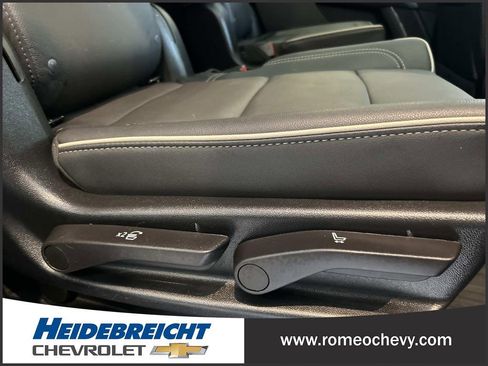 Used 2023 GMC Yukon SLT w/ SLT Luxury Package AWD/4WD image 36