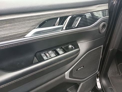 Certified 2024 Jeep Wagoneer Series II AWD/4WD image 11