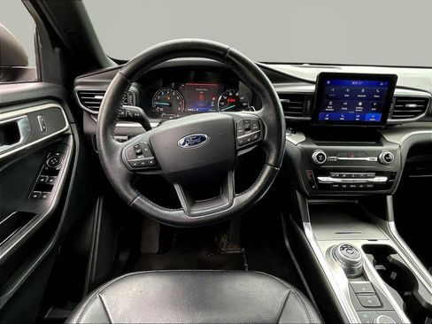 Used 2020 Ford Explorer XLT w/ Equipment Group 202A AWD/4WD image 8