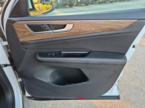 Used 2024 Volkswagen Atlas SE FWD image 38