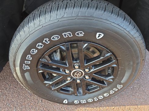 Used 2022 Toyota Tundra SR5 w/ SR5 Convenience Package image 9