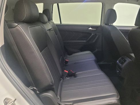 Used 2023 Volkswagen Tiguan SE w/ Panoramic Sunroof Package FWD image 19